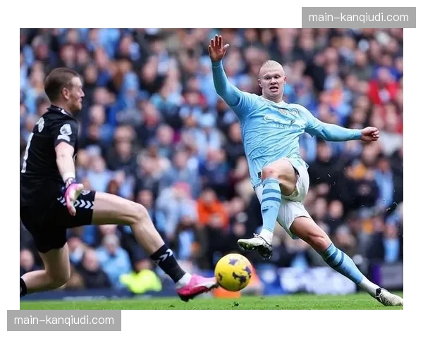 曼城客场2-0领先利物浦，哈兰德半场完成梅开二度