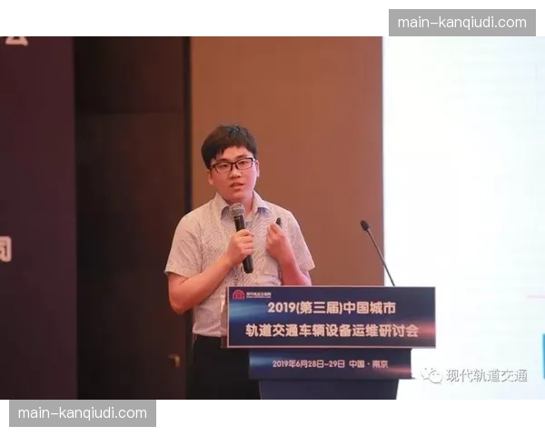 文化视角：西班牙足球教练员协会举办研讨会，聚焦现代防守理念中的“智能压迫”。