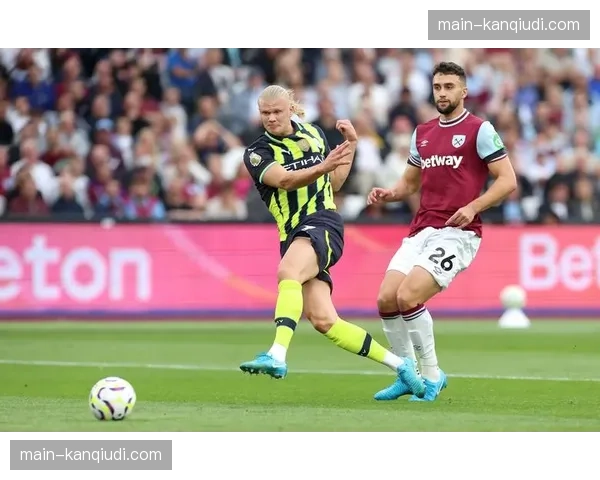 “边后卫内收”成潮流,深度解析英超多队使用的这一战术细节。 “边后卫内收”成潮流,深度解析英超多队使用的这一战术细节。